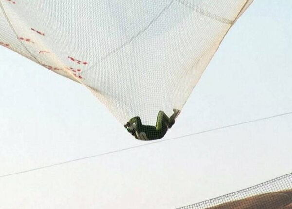 Caída desde 7000 metros a una red