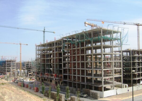 El sector de la construcción en España crece siete años después