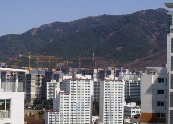 El sector de la construcción frenará su caída en 2015 y empezará a crecer en 2016