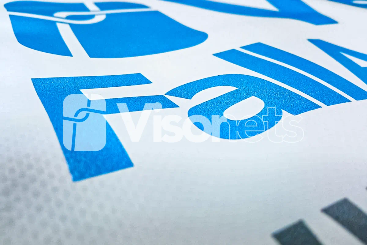 Lona frontlit corporativa con logo personalizado - VISORNETS - VISOR FALL ARREST NETS