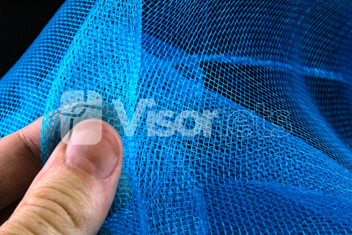 Mallas mosquiteras azules en detalle VISORNETS - Visor Fall Arrest Nets