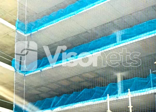 Redes de seguridad de fachada con rodapié de VISORNETS: Protección completa en altura - VISOR FALL ARREST NETS