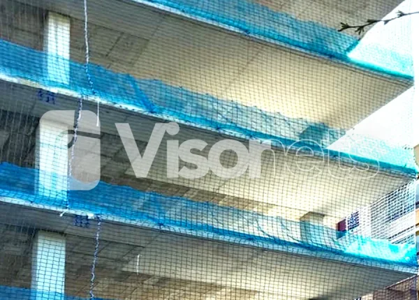 Redes de seguridad de fachada con rodapié de VISORNETS: Protección completa en altura - VISOR FALL ARREST NETS