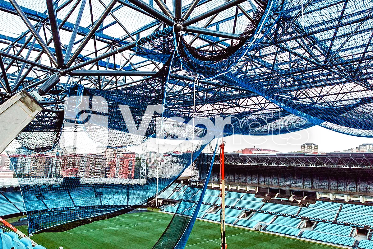 Instalación de redes de seguridad tipo "S" VISORNETS más mallas mosquiteras más mallas anti-objetos tools en estadio Balaídos de Real Club Celta de Vigo