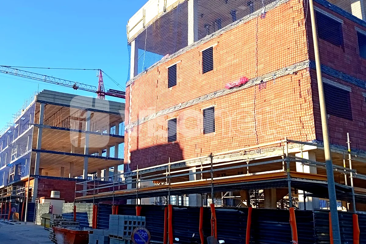 Cierre perimetral con redes de seguridad tipo U en promoción residencial de Alicante - Visor Fall Arrest Nets