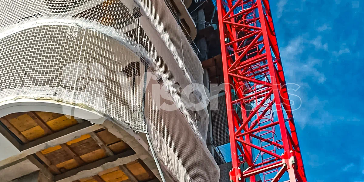 Redes de seguridad tipo U de cierre perimetral VISORNETS en Eagle Tower Benidorm