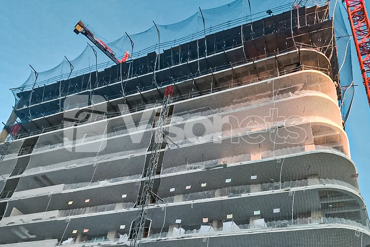 Redes de seguridad tipo U VISORNETS en Eagle Tower Benidorm