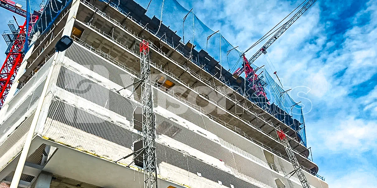 Redes de seguridad tipo U VISORNETS para cierre perimetral en Eagle Tower Benidorm