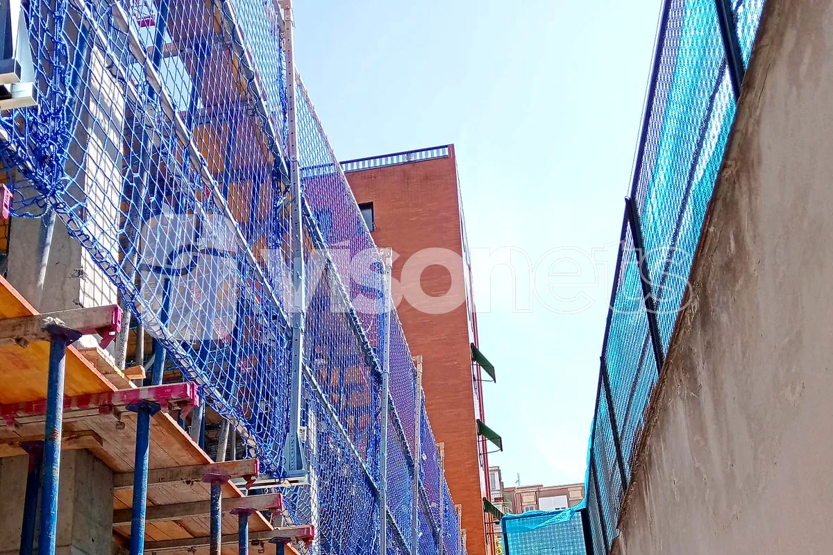 SRP Sistema de Retención Provisional de Visornets instalado en obra del distrito de Chamartín, Madrid