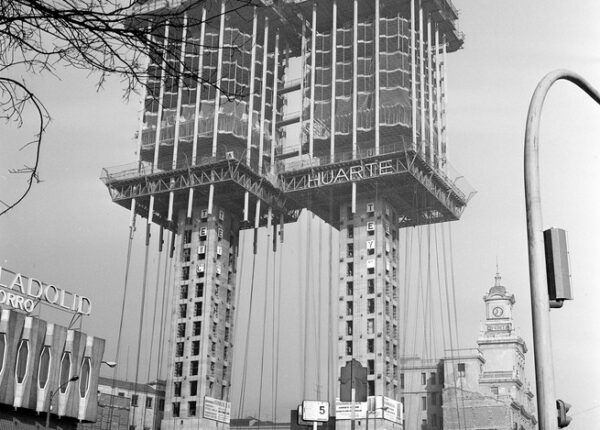 Torres Colón de Madrid: pionera en el uso de redes de seguridad colectiva