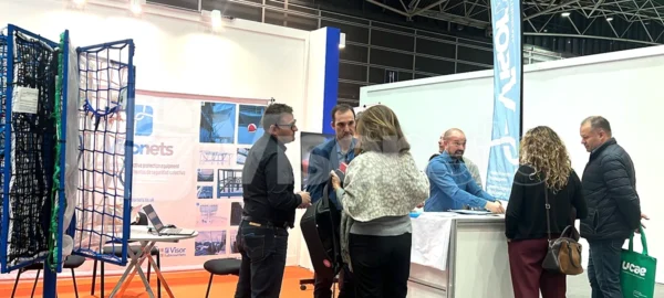 Feria Laboralia 2025 - Visornets redes de seguridad, sistema tipo U de brazo regulable, redes transitables Walk-on nets, Mallas corporativas con logo personalizado