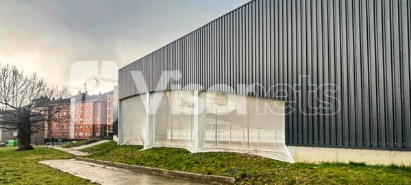 Redes de protección malla 20 de Visornets: seguridad en recintos deportivos - VISORSPORTS