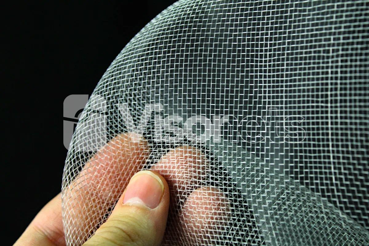 Detalle de red de seguridad a medida con mosquitera debris blanca - Visor Fall Arrest Nets