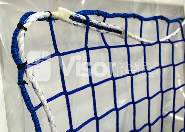 Vista de instalación de red de seguridad con membrana plástica de polietileno - Visor Fall Arrest Nets