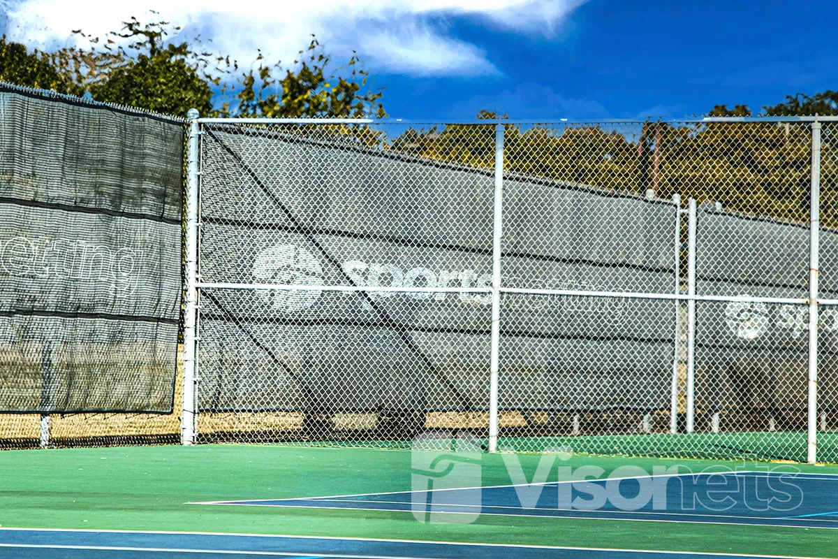 Mallas de ocultación corporativas con logo personalizado para deportes - VISORNETS SPORTS NETTING