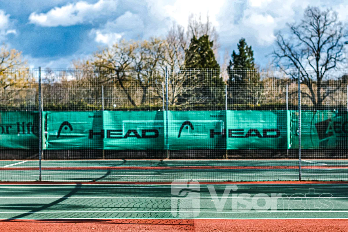 Mallas de ocultación corporativas con logo personalizado para deportes - VISORNETS SPORTS NETTING